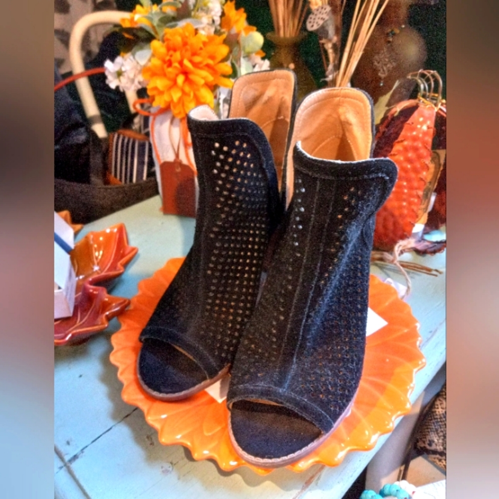 Lucky peep toe bootie boots black